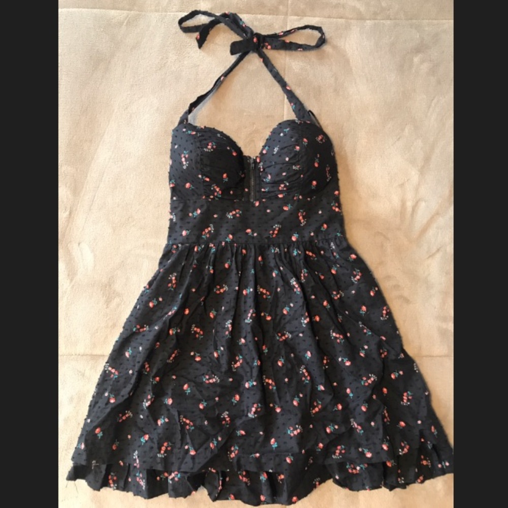 Black Halter Neck Dress!☀️🌹